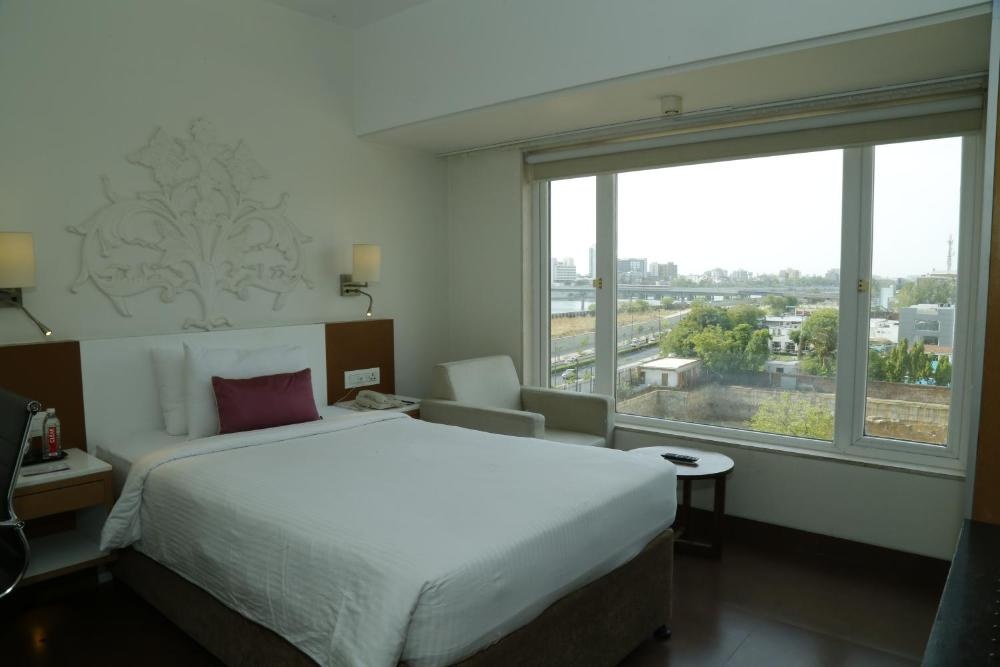 Room image 3