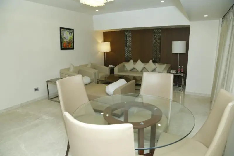 Grand Suites (15% discount on food and soft beverage)